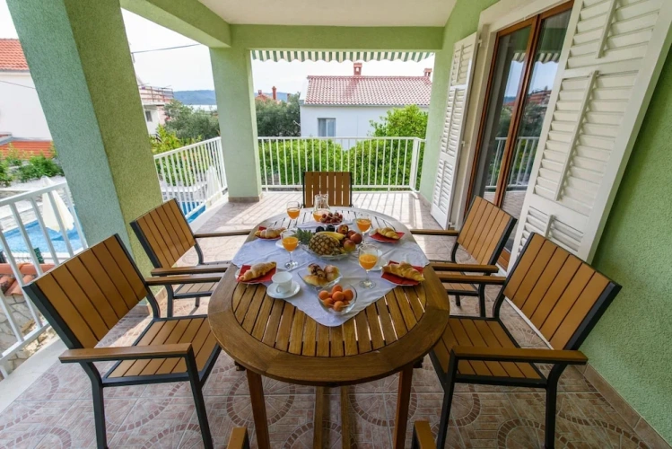 Apartment with balcony