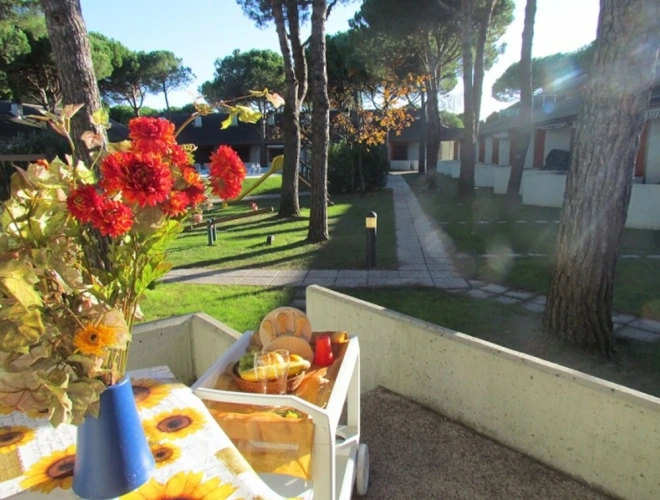 2 Bedrooms Apartment with garden view