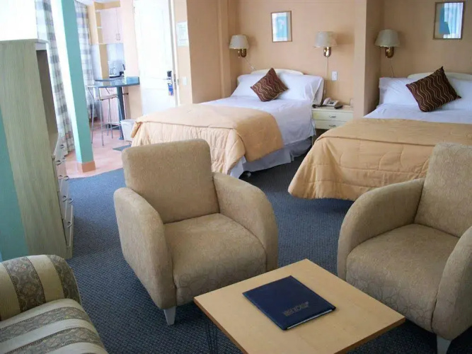 Melrose Plaza Suites