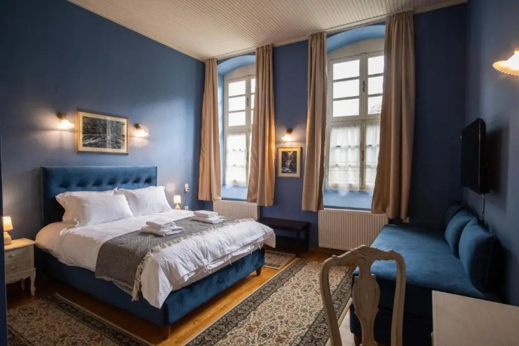 Old School Hotel