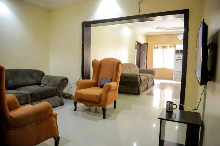 3 Bedrooms Apartment