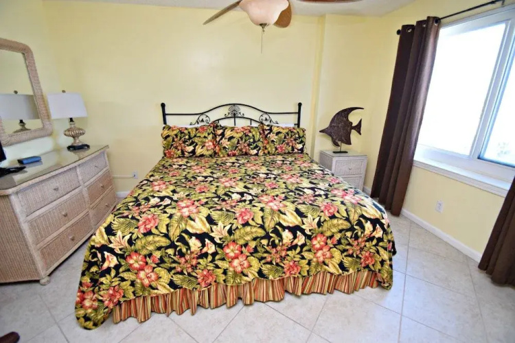 Tradewinds 801 by RedAwning
