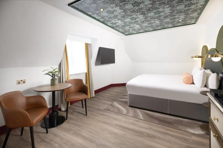 Premium Double room Welbeck Street View