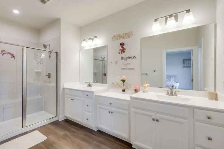 Townhome at Laurel Park: Modern & Spacious Getaway