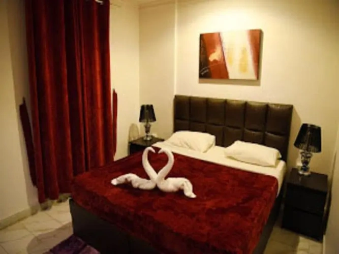 2 Bedrooms Single Suite