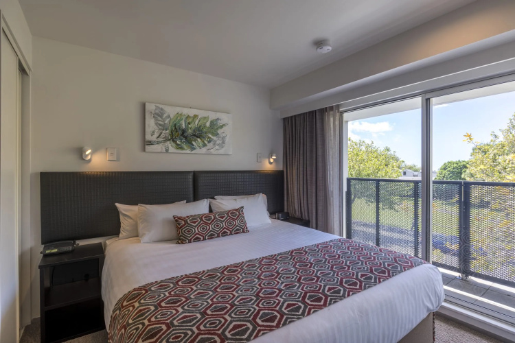 Quest Ponsonby
