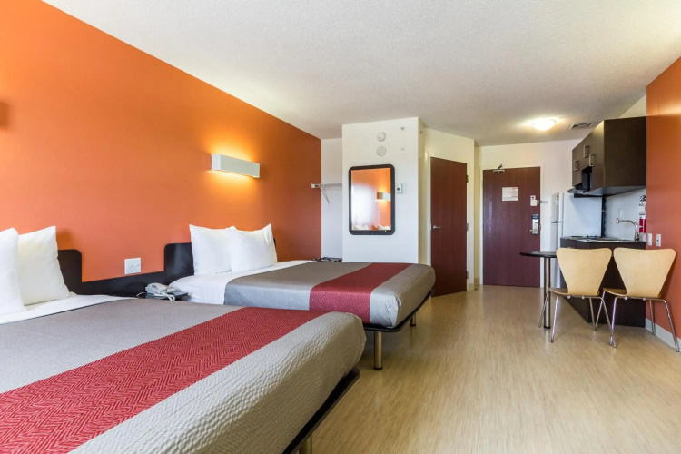 Motel 6 Kingston, ON