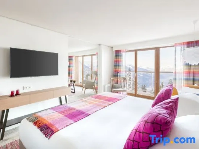 Deluxe Family room with panoramic view