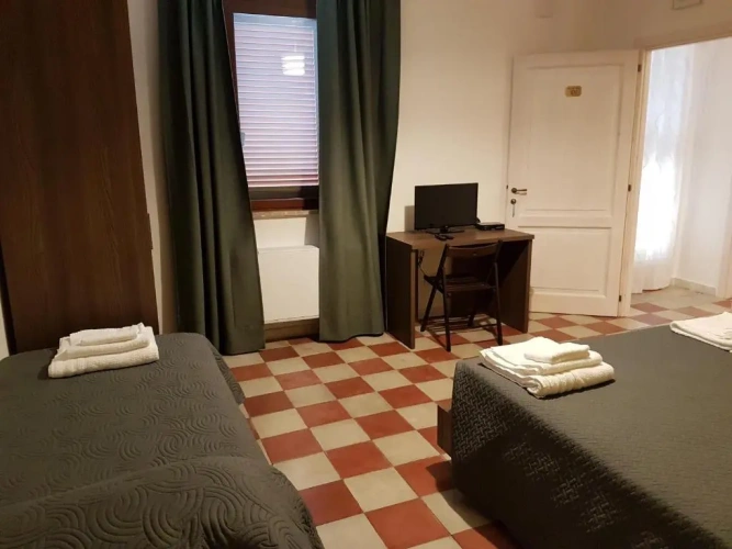 Standard Triple room