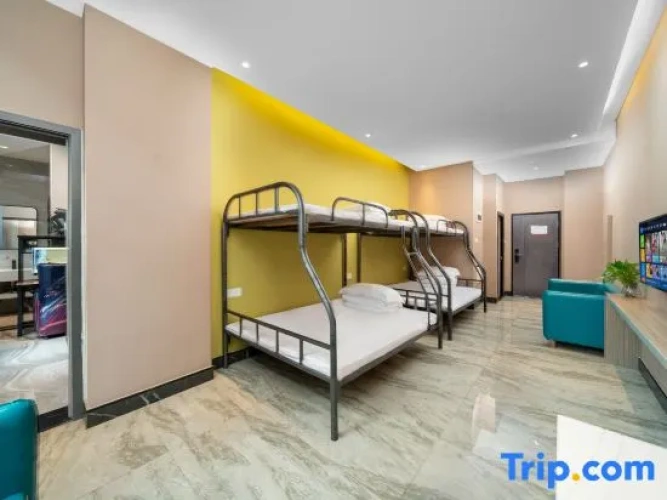 Business Quadruple Suite