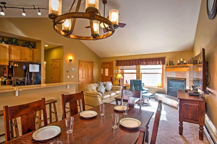 2 Bedrooms Apartment