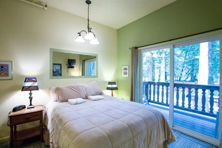 Mt Baker Lodging Condo 77 - KITCHENETTE, SLEEPS-2! by MBL