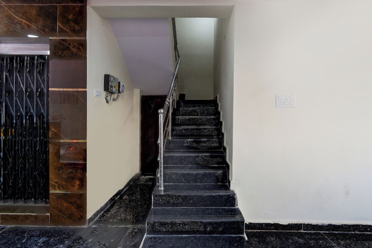 Fabhotel Golden City Inn