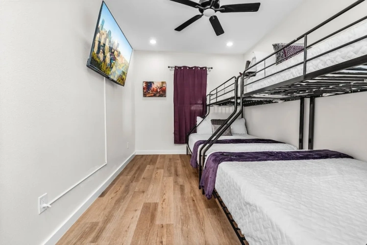 4 Bedrooms Cottage