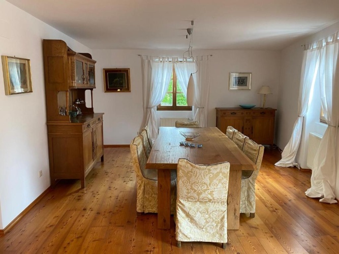 3 Bedrooms Apartment