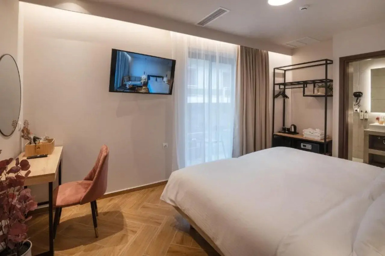 IRA Hotel