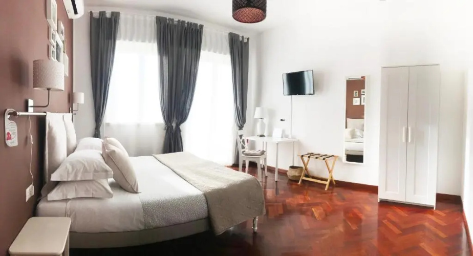 Laurus Sicilian Holiday