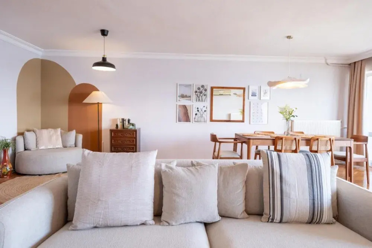 Sleek Flat With Sea View Balcony 2 min to Coast