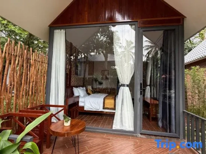 Bungalow with pool view