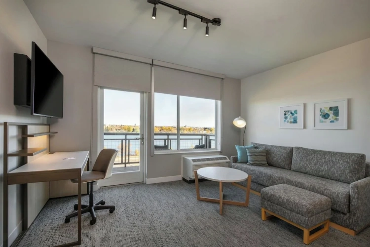 1 Bedroom Suite with balcony and with river view