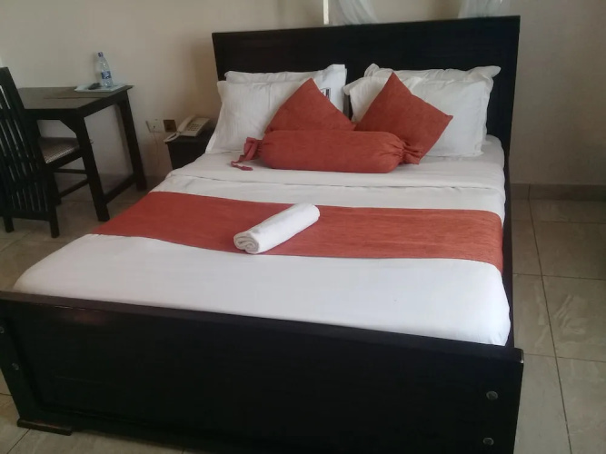 Hotel Wagon Wheel