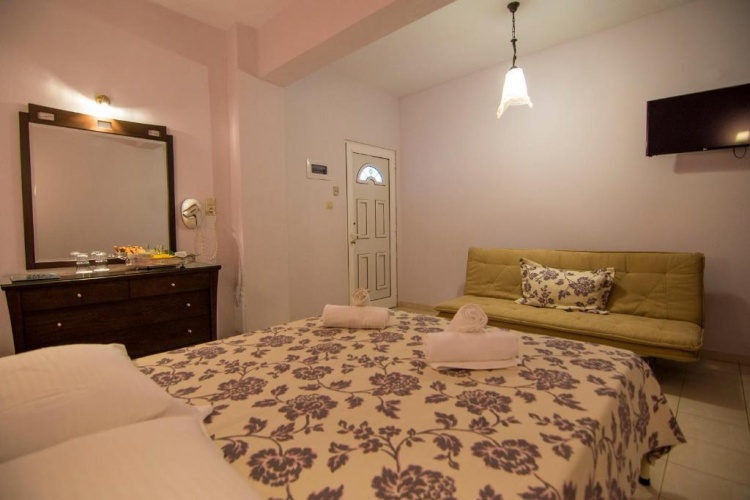 Standard Triple room