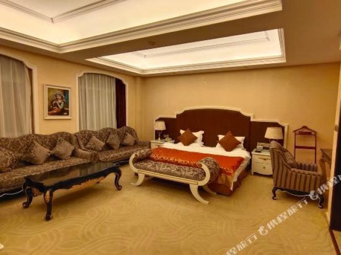 Deluxe Family Suite