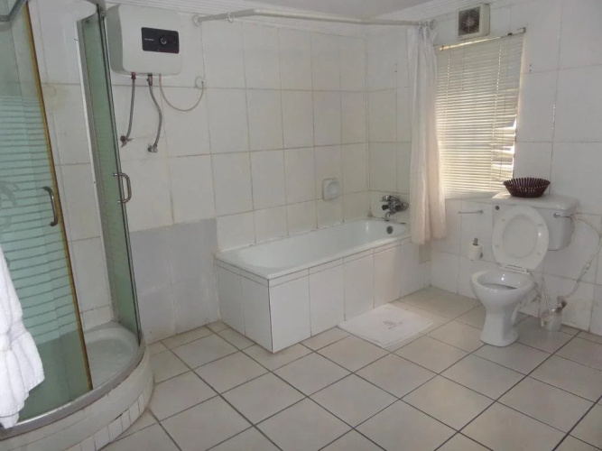 Noahs ark hotel and suites