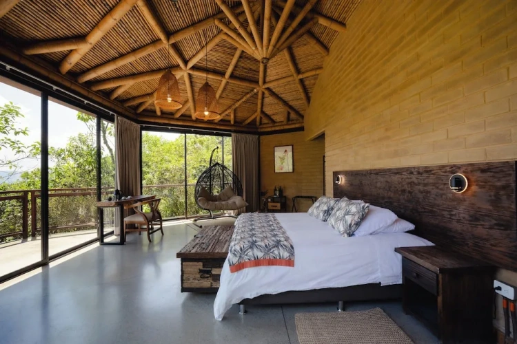 Bungalow with balcony