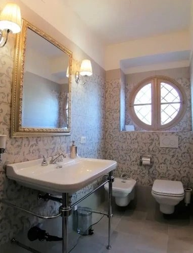 2 Bedrooms Deluxe Attic Suite with lake view