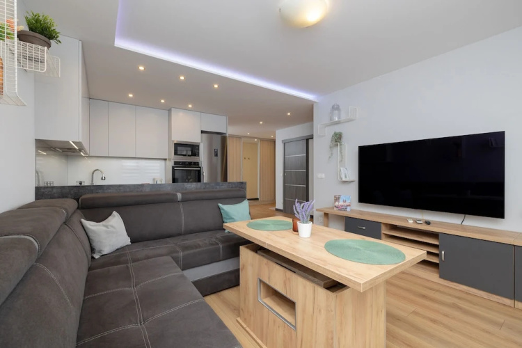 Spacious Apartment Krakow by Renters
