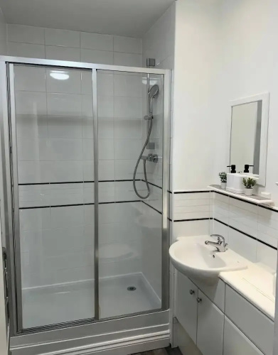 City Centre Apartment - Free Parking - Sleeps 4