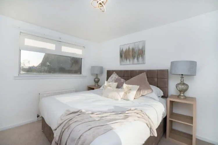 Comfy 3 Bed House - Free Parking