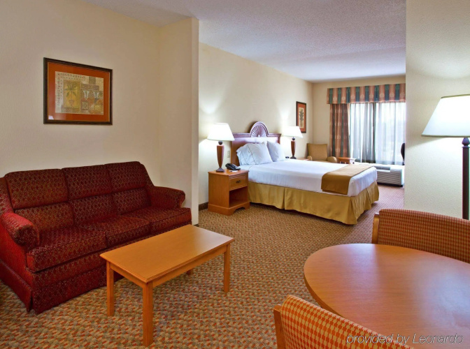 Holiday Inn Express & Suites Spring Hill by IHG