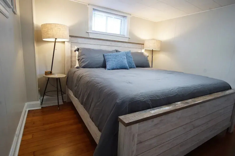 UNC Hideaway King Beds, Backyard & Bicycles