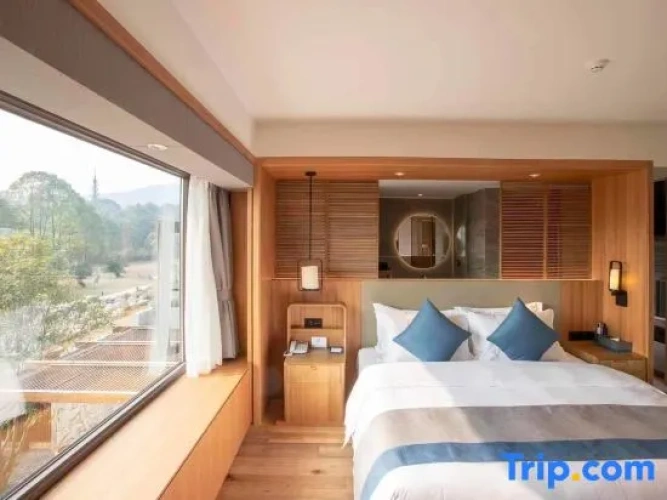 Suite with view