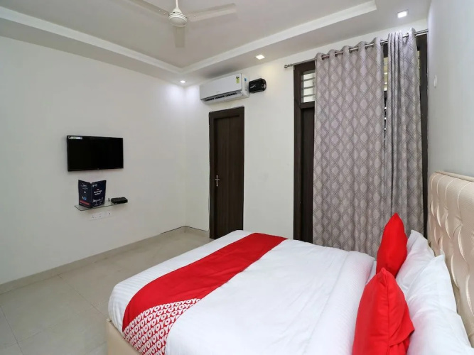 OYO 23221 Amigos Suites