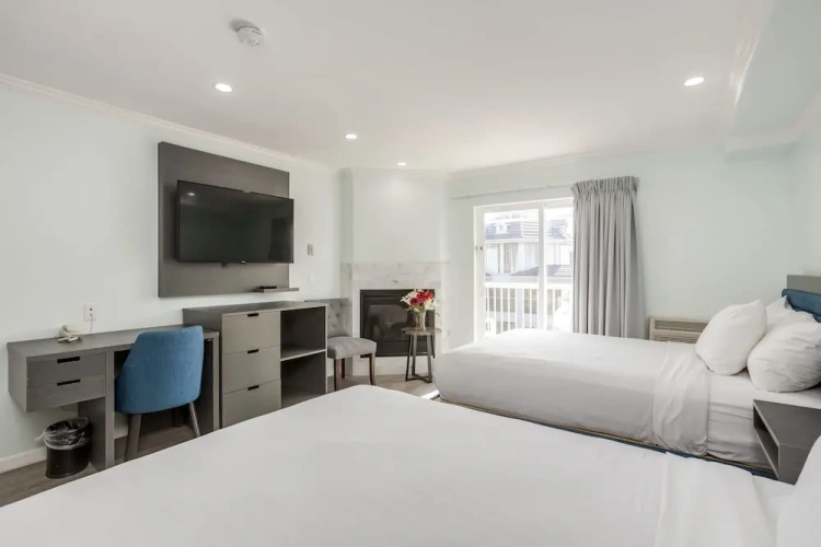 Standard Quadruple room with balcony and with street view