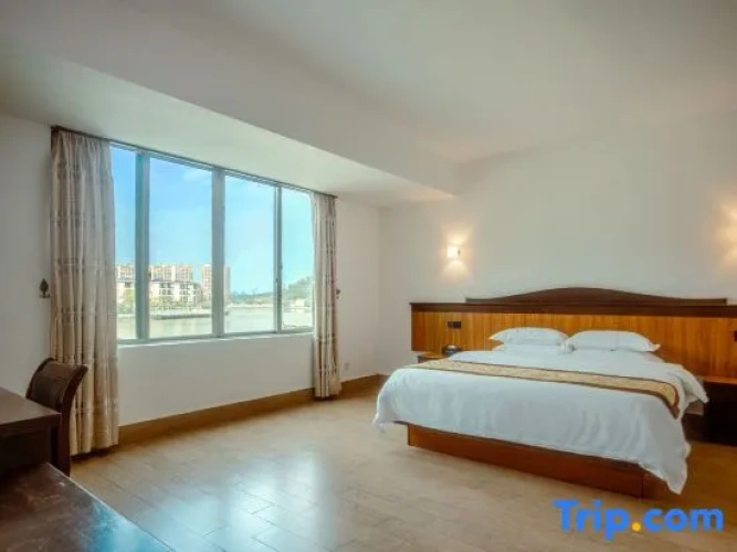 Standard Double room with lake view