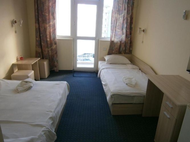 Standard Triple room with sea view