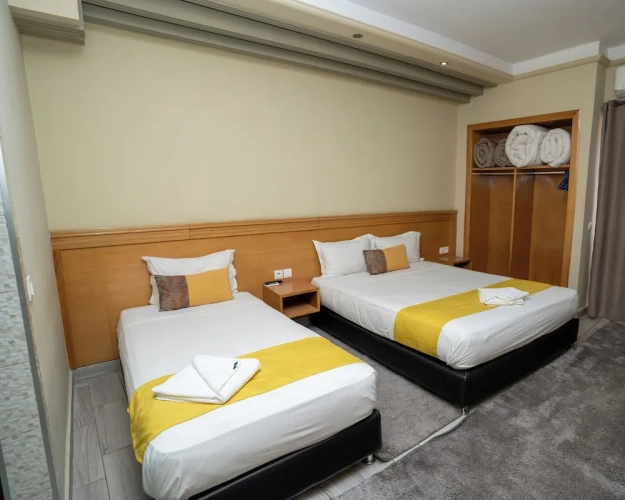 Standard Triple room