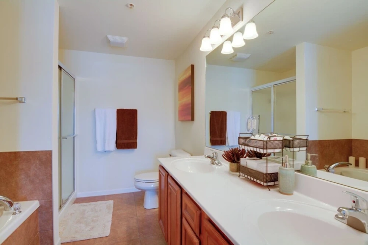 3 Bedrooms Apartment