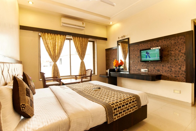 Deluxe Quadruple Family room