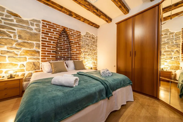 Galic - Stylish Getaway - H