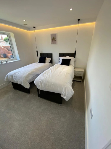 Lovely 2 Bedroom Flat with Parking