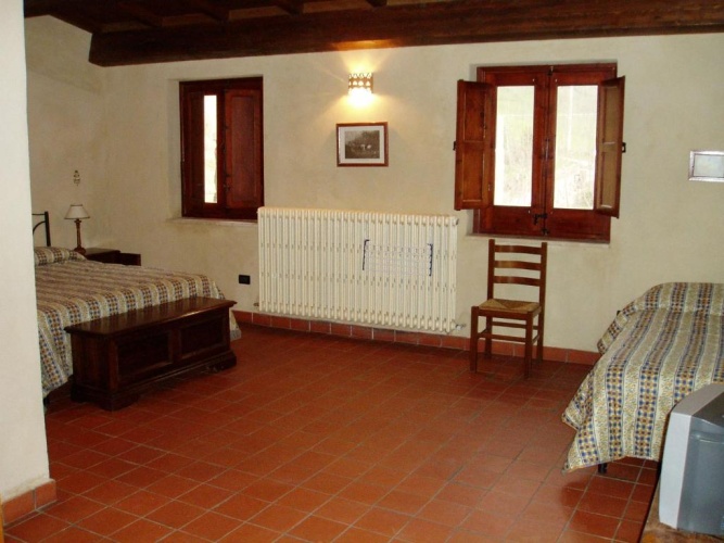 Standard Triple room