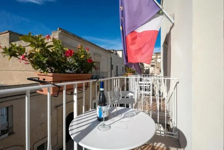 Comfort Single room with balcony and with city view