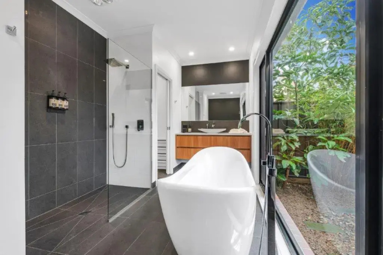 Villa Simone - Tranquil Hideaway in the Heart of Echuca