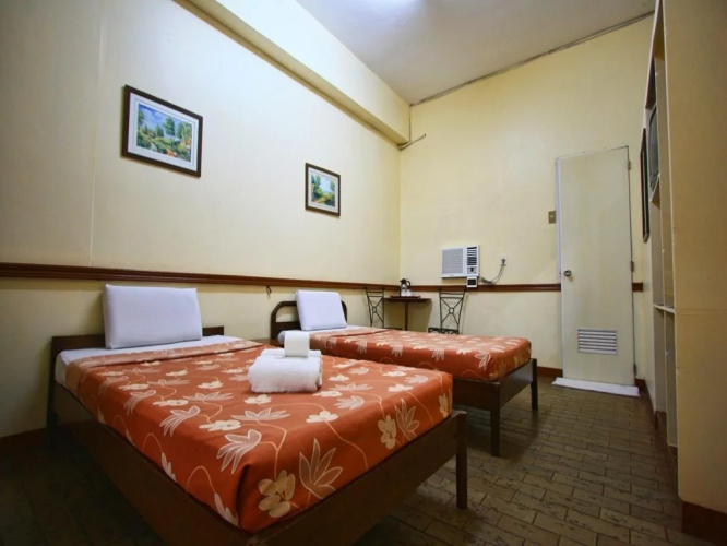 Travelbee Capitol Inn