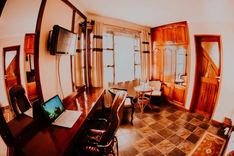 Happy Rhino Hotel